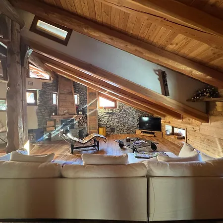 Chalet Cashmere Traverses